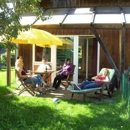 In Mit Grill, Garten Und Terrasse