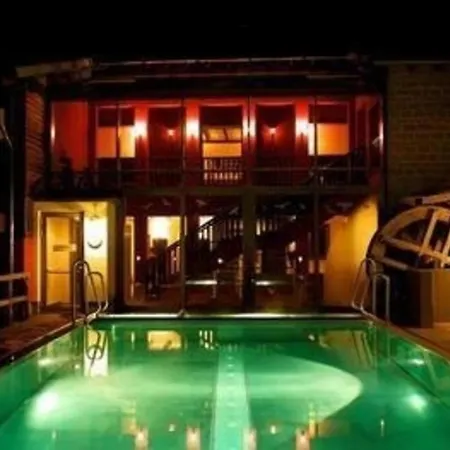 In Mit Grill, Garten Und Terrasse